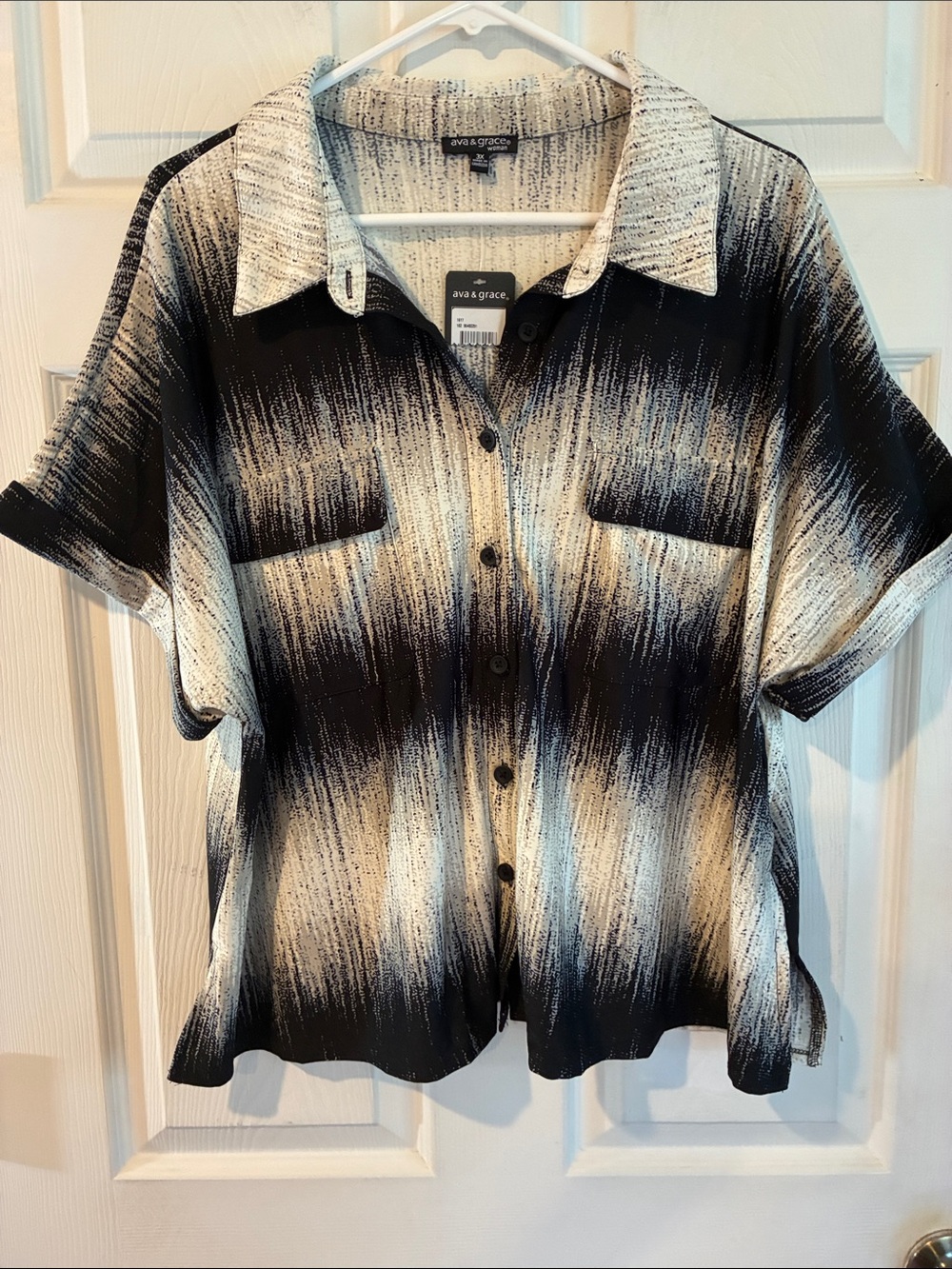 Ava & Grace Size 3X  Black and White Brushed Stripe Button-Down Shirt NWT